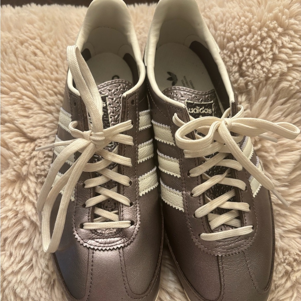ADIDAS NEW NEVER WORN Women's Metallic Purple and White TENNIS Shoes OG SL 70s